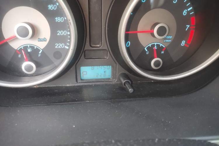 Used Buick Excelle 2013 1.5L Automatic Classic Model Odometer Close Up