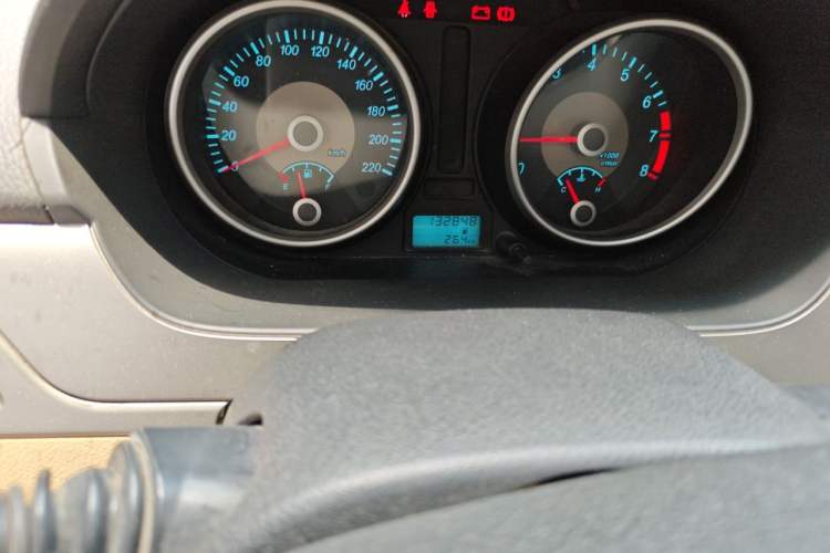 Used Buick Excelle 2013 1.5L Manual Classic Model Odometer Close Up