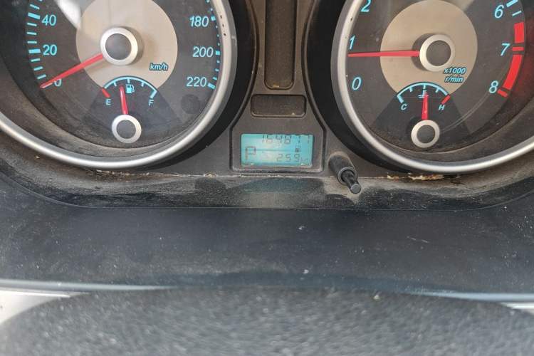 Used Buick Excelle 2013 1.5L Automatic Classic Model Odometer Close Up