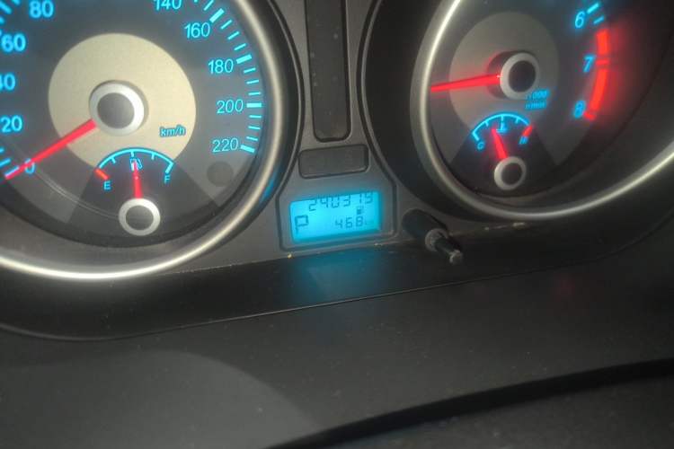Used Buick Excelle 2013 1.5L Automatic Classic Model Odometer Close Up