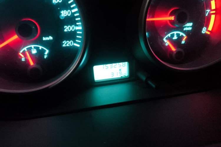 Used Buick Excelle 2013 1.5L Manual Classic Model Odometer Close Up