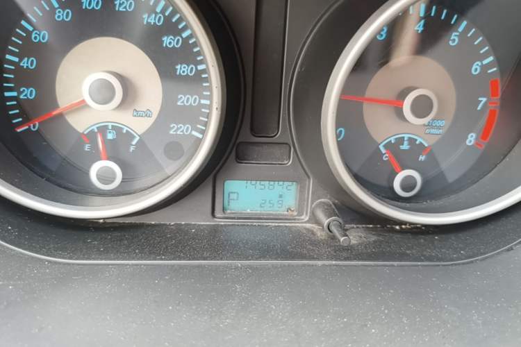 Used Buick Excelle 2013 1.5L Automatic Classic Model Odometer Close Up