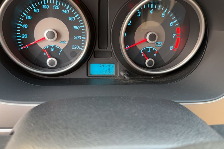 Used Buick Excelle 2013 1.5L Manual Classic Model Odometer Close Up