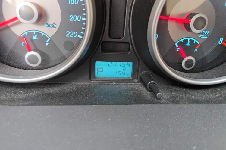 Used Buick Excelle 2013 1.5L Automatic Classic Model Odometer Close Up