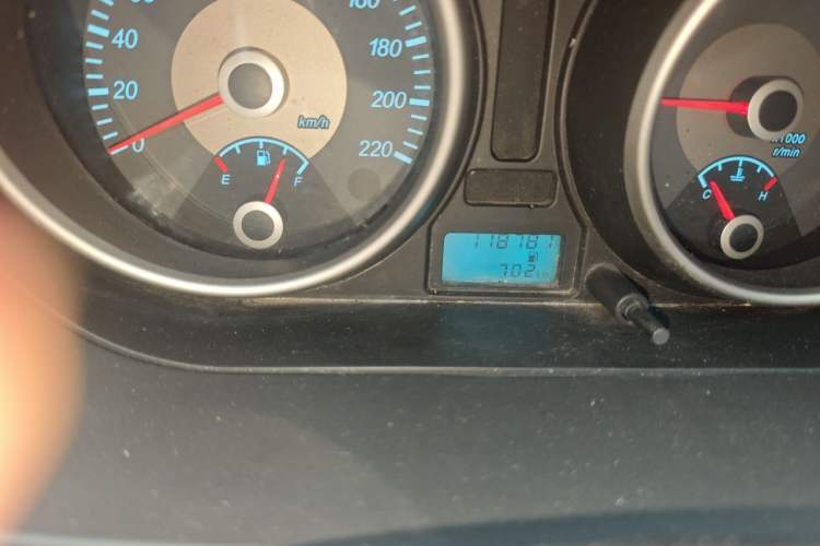 Used Buick Excelle 2013 1.5L Manual Classic Model Odometer Close Up