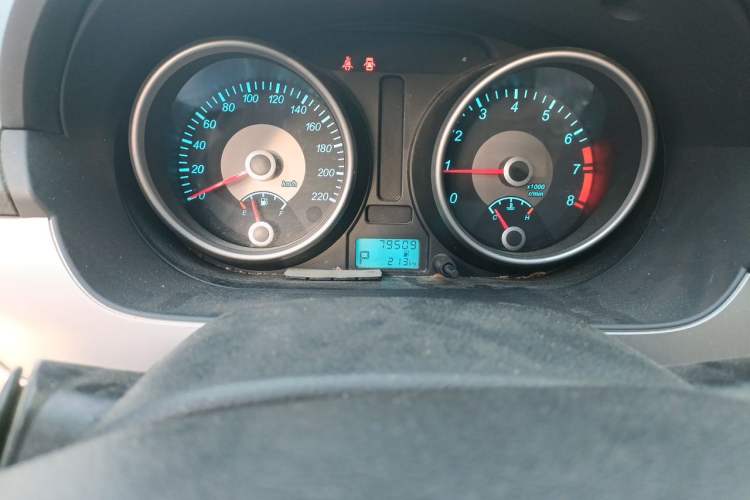 Used Buick Excelle 2013 1.5L Automatic Classic Model Odometer Close Up