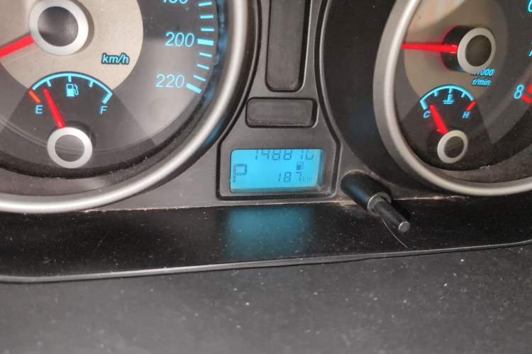 Used Buick Excelle 2013 1.5L Automatic Classic Model Odometer Close Up