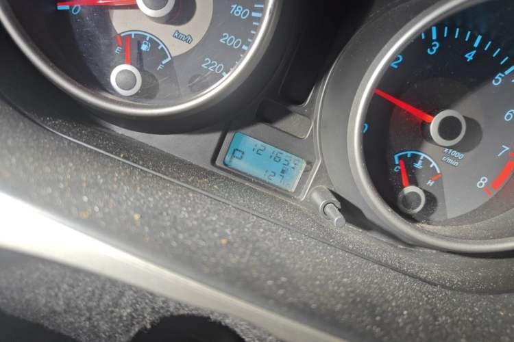 Used Buick Excelle 2013 1.5L Automatic Classic Model Odometer Close Up