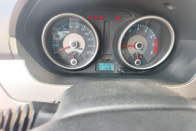 Used Buick Excelle 2013 1.5L Automatic Classic Model Odometer Close Up