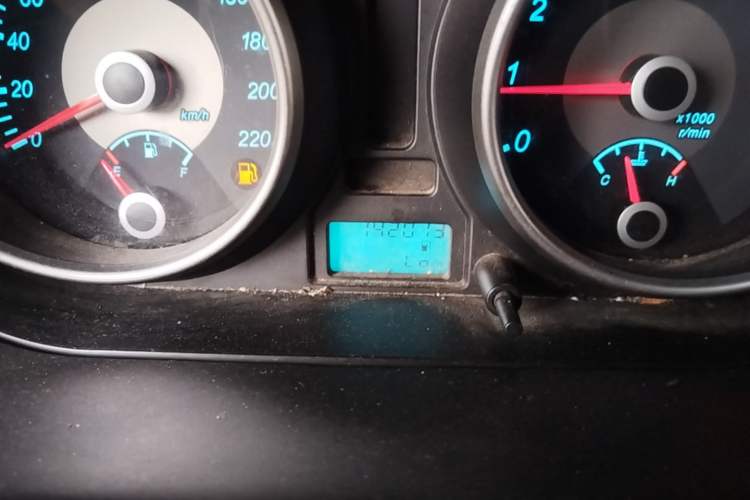 Used Buick Excelle 2013 1.5L Manual Classic Model Odometer Close Up