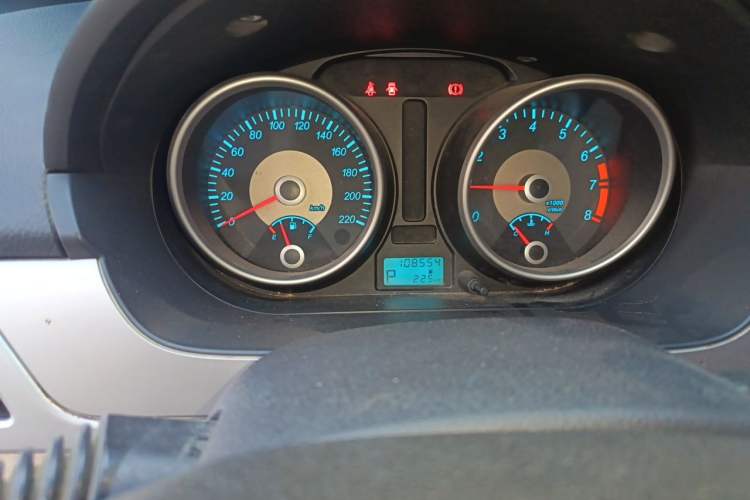 Used Buick Excelle 2013 1.5L Automatic Classic Model Odometer Close Up