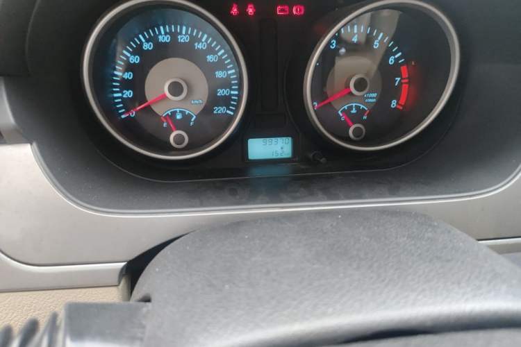 Used Buick Excelle 2013 1.5L Manual Classic Model Odometer Close Up