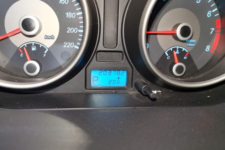 Used Buick Excelle 2013 1.5L Automatic Classic Model Odometer Close Up
