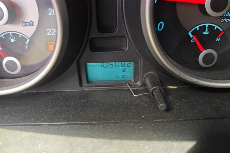 Used Buick Excelle 2013 1.5L Manual Classic Model Odometer Close Up
