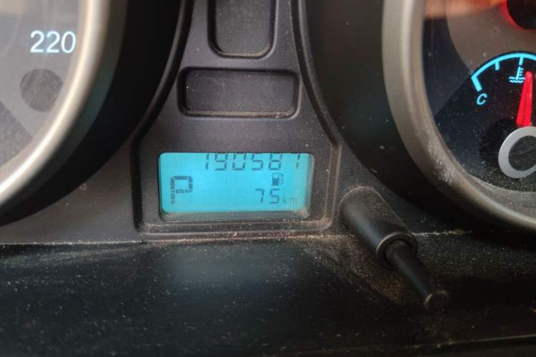 Used Buick Excelle 2013 1.5L Automatic Classic Model Odometer Close Up
