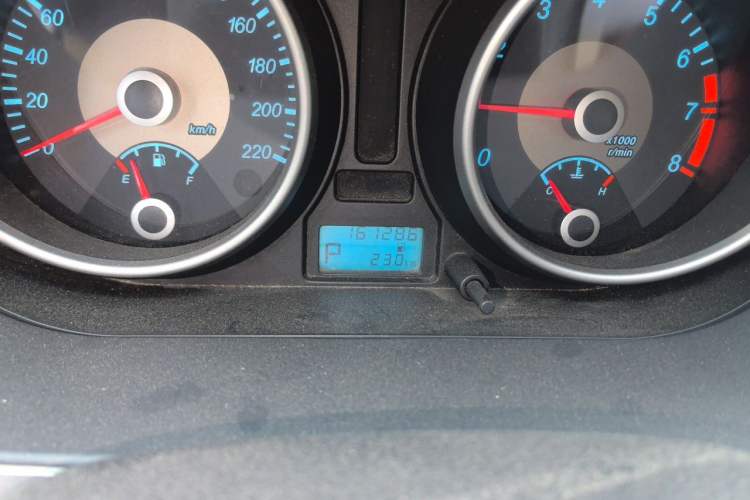 Used Buick Excelle 2013 1.5L Automatic Classic Model Odometer Close Up