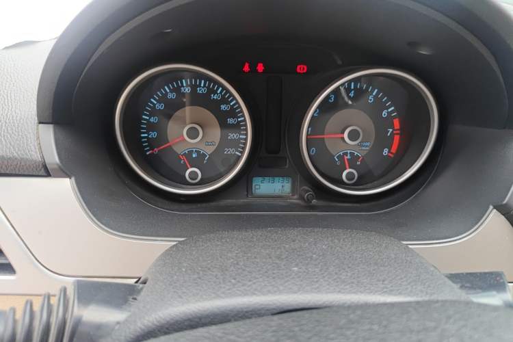 Used Buick Excelle 2013 1.5L Automatic Classic Model Odometer Close Up