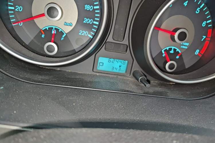Used Buick Excelle 2013 1.5L Automatic Classic Model Odometer Close Up