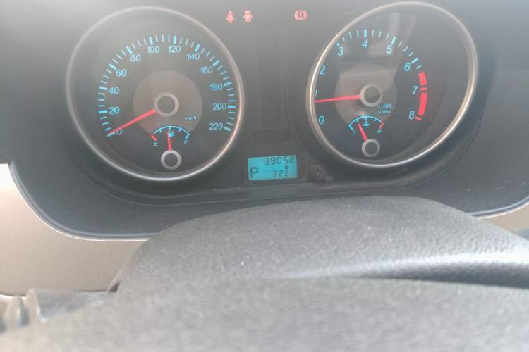 Used Buick Excelle 2013 1.5L Automatic Classic Model Odometer Close Up