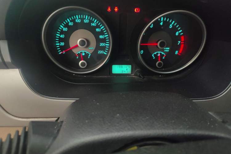 Used Buick Excelle 2013 1.5L Manual Classic Model Odometer Close Up
