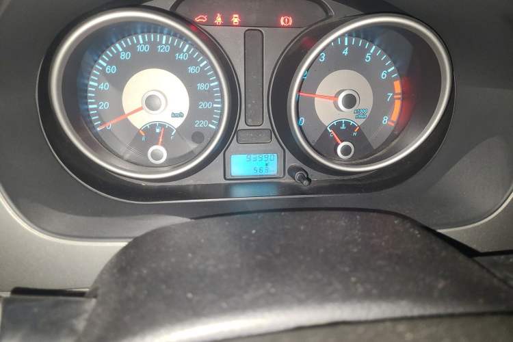 Used Buick Excelle 2013 1.5L Manual Classic Model Odometer Close Up