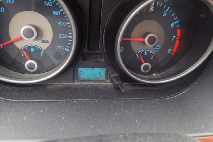 Used Buick Excelle 2013 1.5L Automatic Classic Model Odometer Close Up