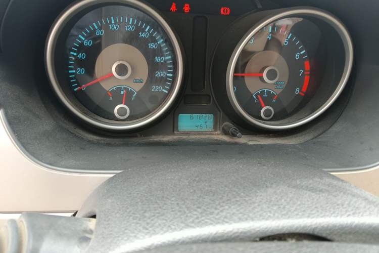 Used Buick Excelle 2013 1.5L Manual Classic Model Odometer Close Up