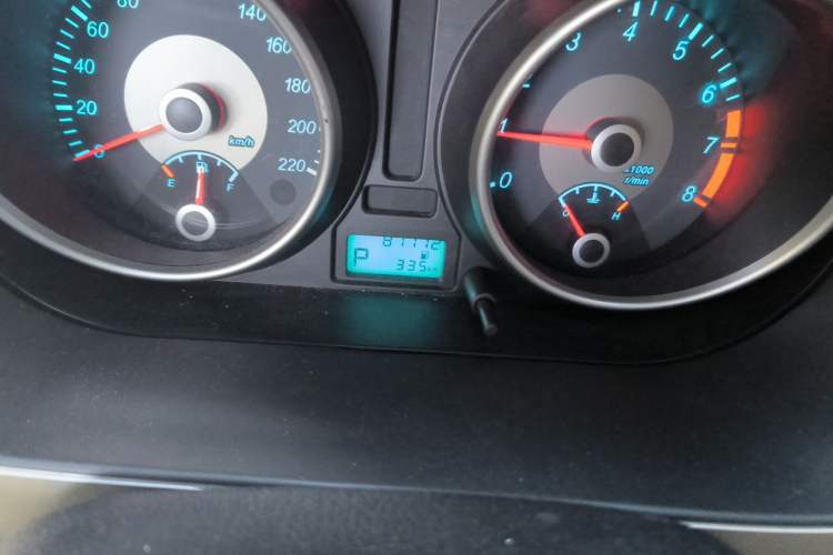 Used Buick Excelle 2013 1.5L Automatic Classic Model Odometer Close Up