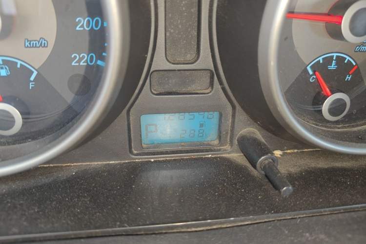 Used Buick Excelle 2013 1.5L Automatic Luxury Model Odometer Close Up