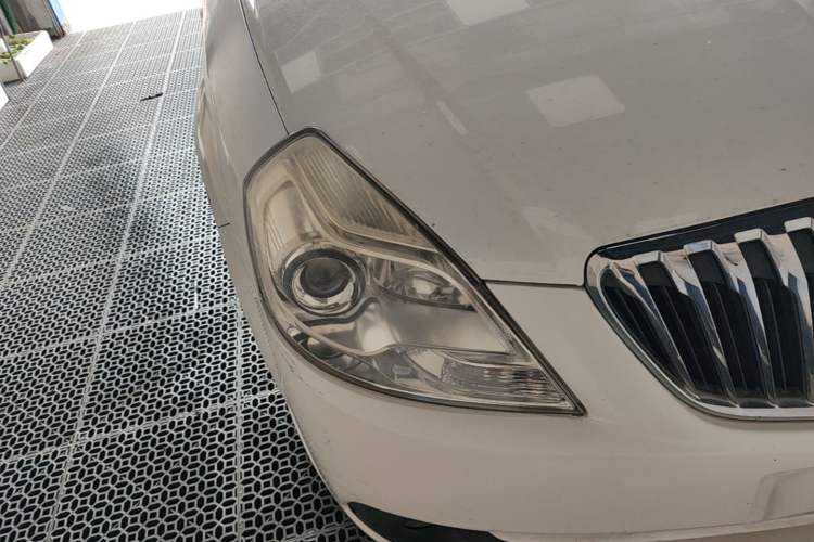 Used Buick Excelle 2013 1.5L Automatic Classic Model Right Front Headlight