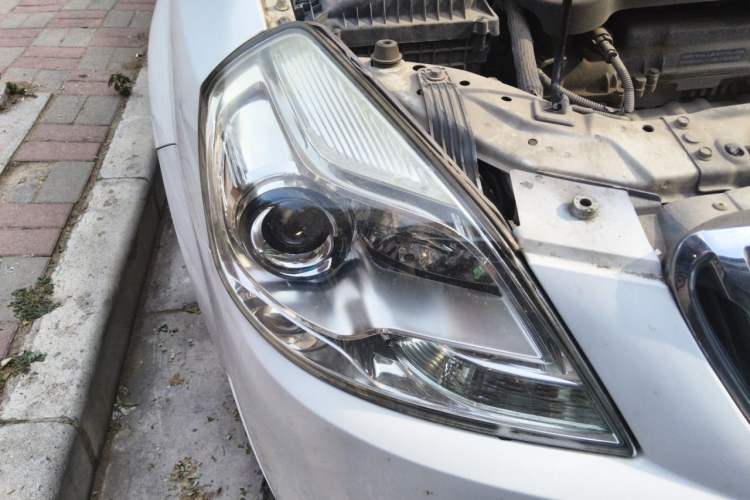 Used Buick Excelle 2013 1.5L Automatic Classic Model Right Front Headlight