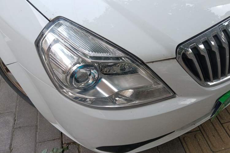 Used Buick Excelle 2013 1.5L Automatic Classic Model Right Front Headlight
