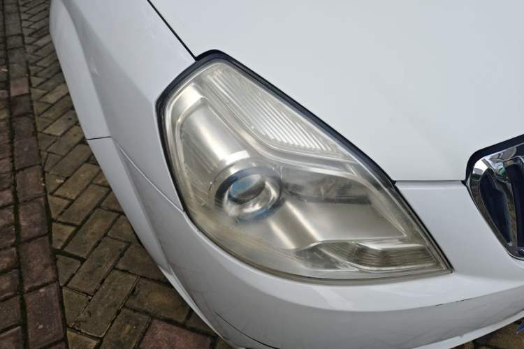 Used Buick Excelle 2013 1.5L Automatic Classic Model Right Front Headlight