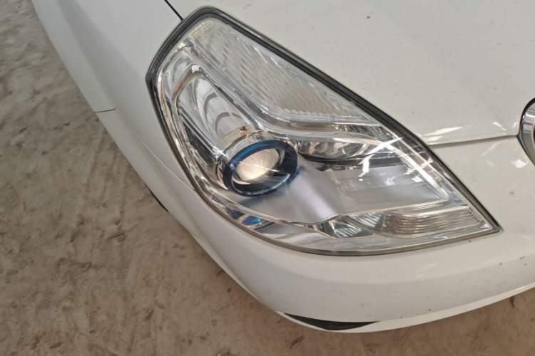 Used Buick Excelle 2013 1.5L Automatic Classic Model Right Front Headlight
