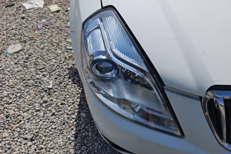 Used Buick Excelle 2013 1.5L Automatic Classic Model Right Front Headlight