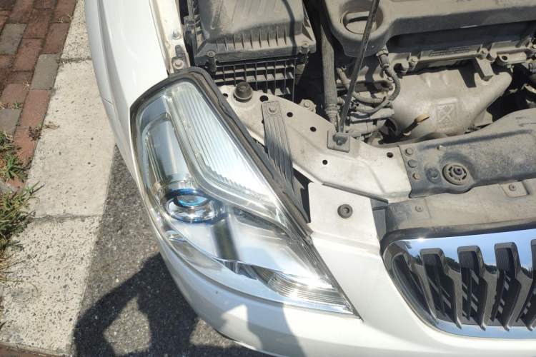 Used Buick Excelle 2013 1.5L Automatic Classic Model Right Front Headlight