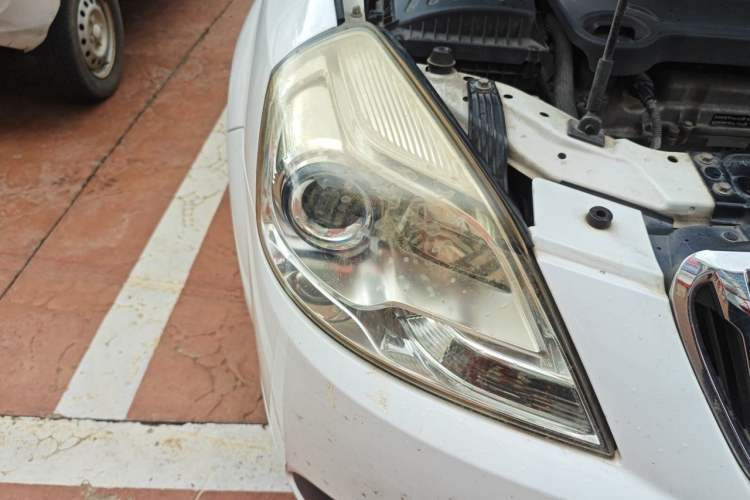 Used Buick Excelle 2013 1.5L Automatic Classic Model Right Front Headlight