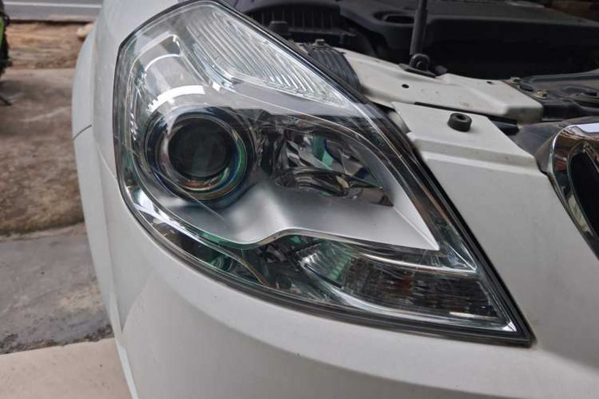 Used Buick Excelle 2013 1.5L Automatic Classic Model Right Front Headlight