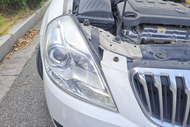Used Buick Excelle 2013 1.5L Automatic Classic Model Right Front Headlight