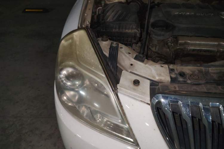 Used Buick Excelle 2013 1.5L Automatic Classic Model Right Front Headlight