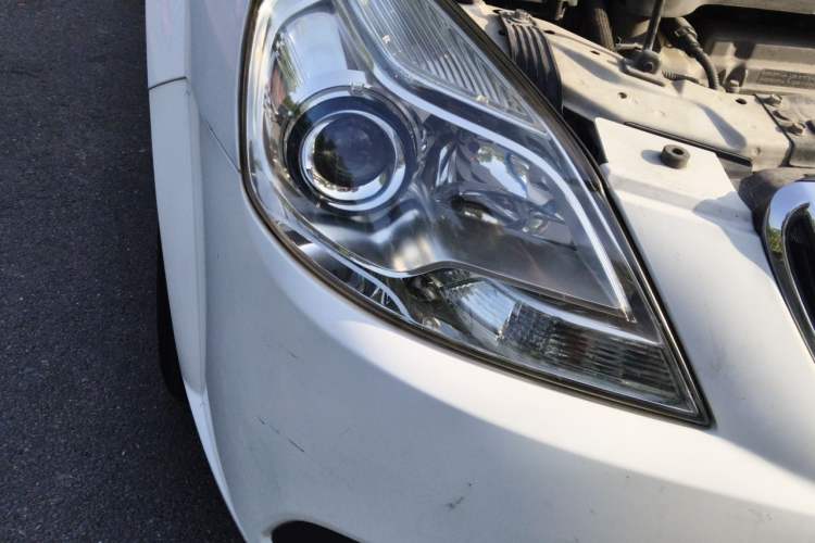 Used Buick Excelle 2013 1.5L Automatic Classic Model Right Front Headlight