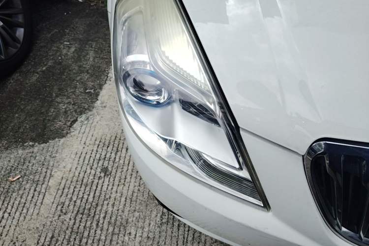 Used Buick Excelle 2013 1.5L Automatic Classic Model Right Front Headlight