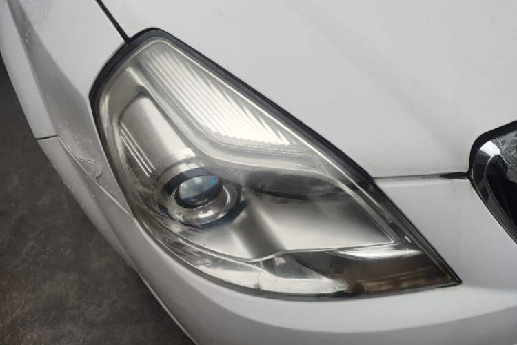 Used Buick Excelle 2013 1.5L Automatic Classic Model Right Front Headlight