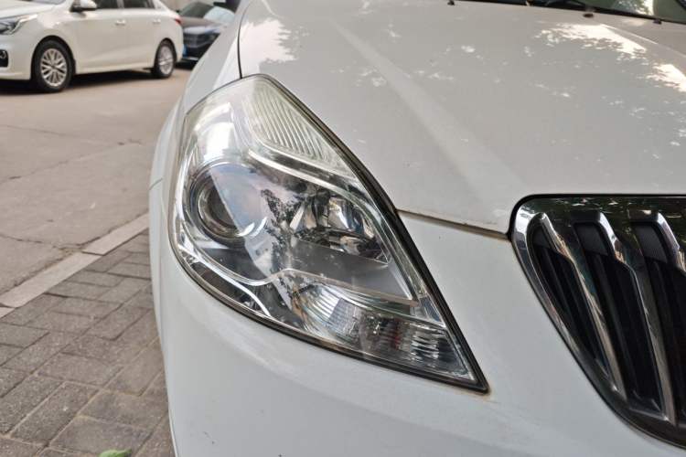 Used Buick Excelle 2013 1.5L Manual Classic Model Right Front Headlight
