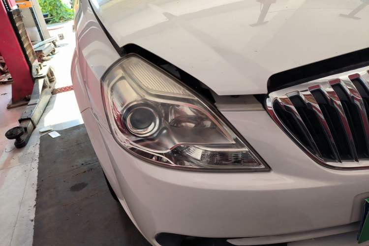 Used Buick Excelle 2013 1.5L Automatic Classic Model Right Front Headlight