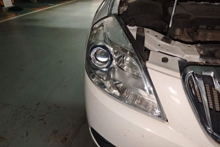 Used Buick Excelle 2013 1.5L Automatic Classic Model Right Front Headlight