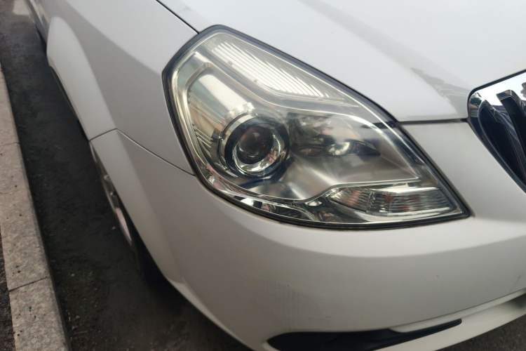 Used Buick Excelle 2013 1.5L Automatic Classic Model Right Front Headlight
