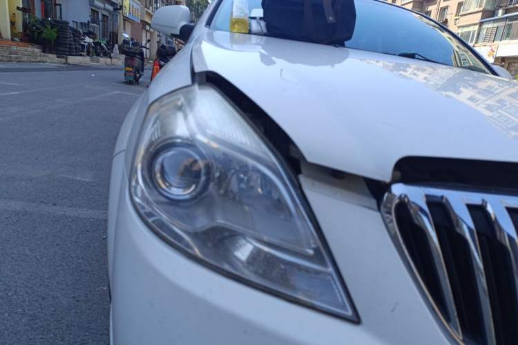 Used Buick Excelle 2013 1.5L Automatic Classic Model Right Front Headlight