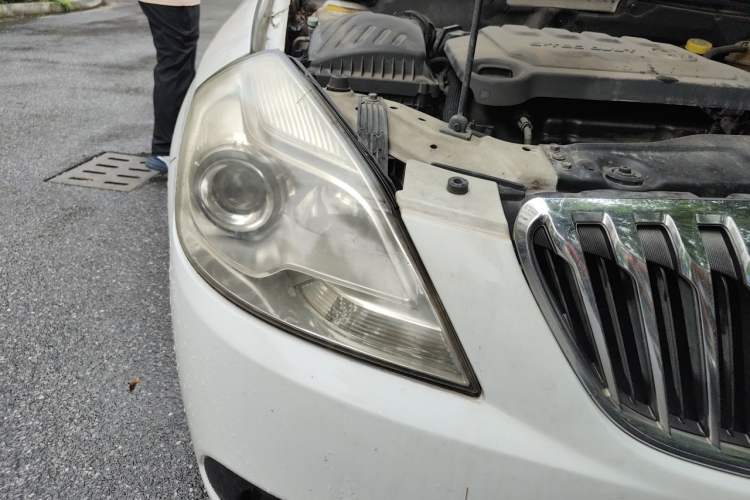 Used Buick Excelle 2013 1.5L Automatic Classic Model Right Front Headlight