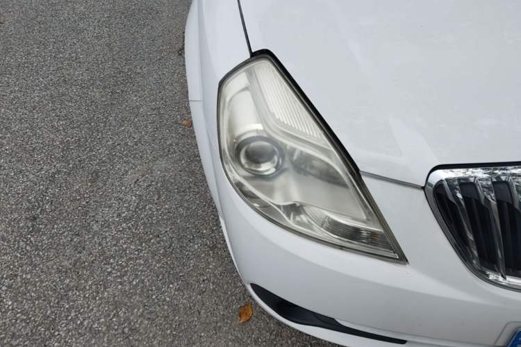 Used Buick Excelle 2013 1.5L Automatic Classic Model Right Front Headlight
